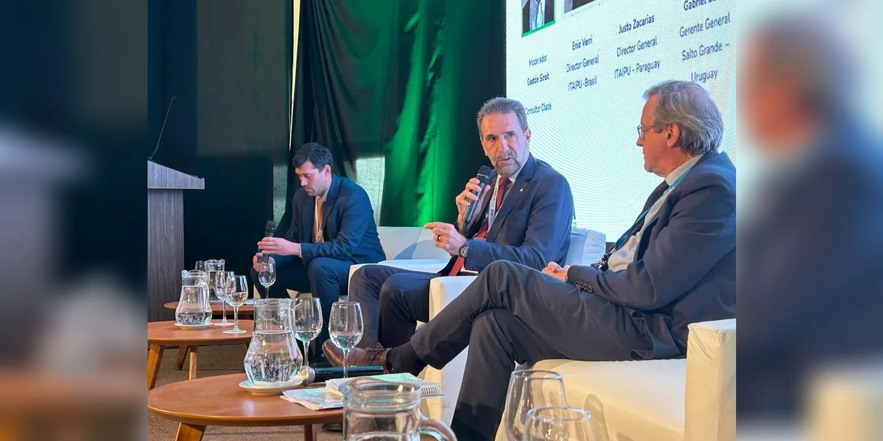 Enio Verri debate integração regional para crescimento das hidrelétricas na América Latina