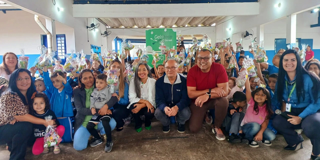 Geloteca do Sicredi: Conheça o projeto que transforma geladeira em uma biblioteca