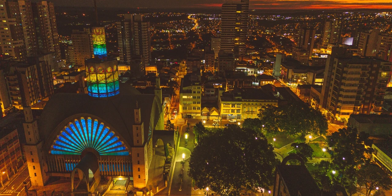 Prefeitura promove passeio noturno pelo centro histórico de PG