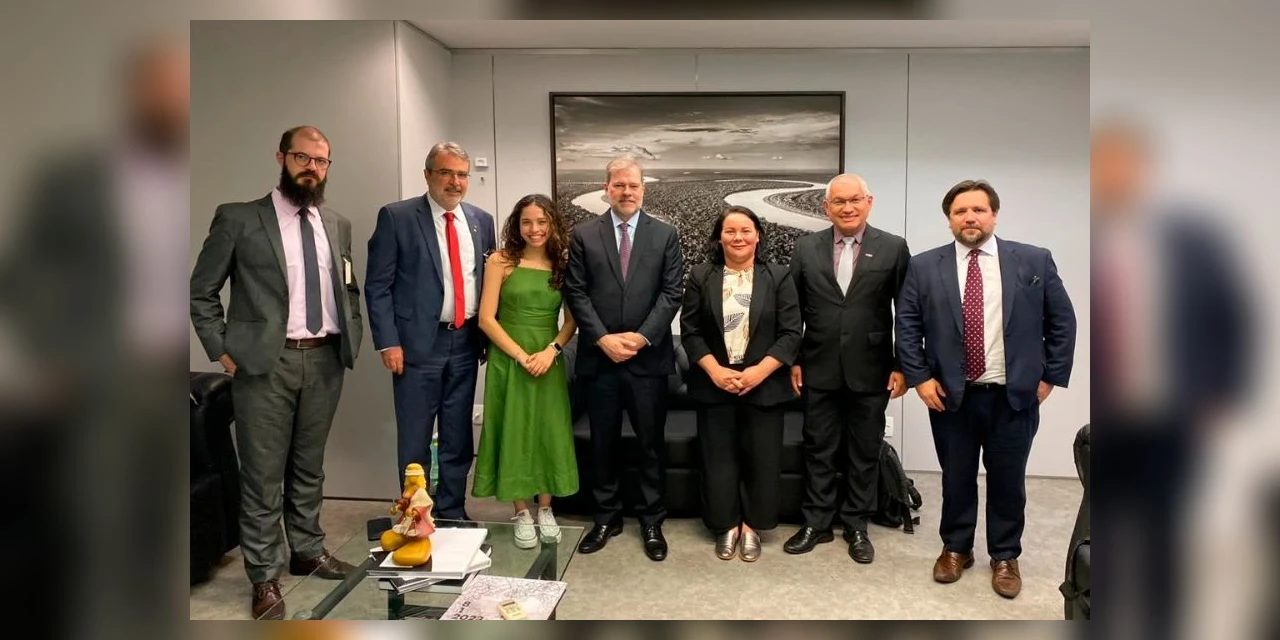 Deputada Ana Júlia e Ministro Dias Toffoli debatem inconstitucionalidade das escolas cívico-militares