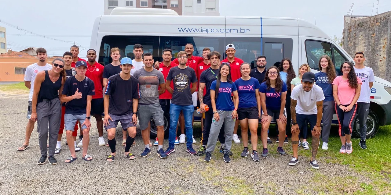 Atletas de PG embarcam para finais do Jogos Abertos do Paraná
