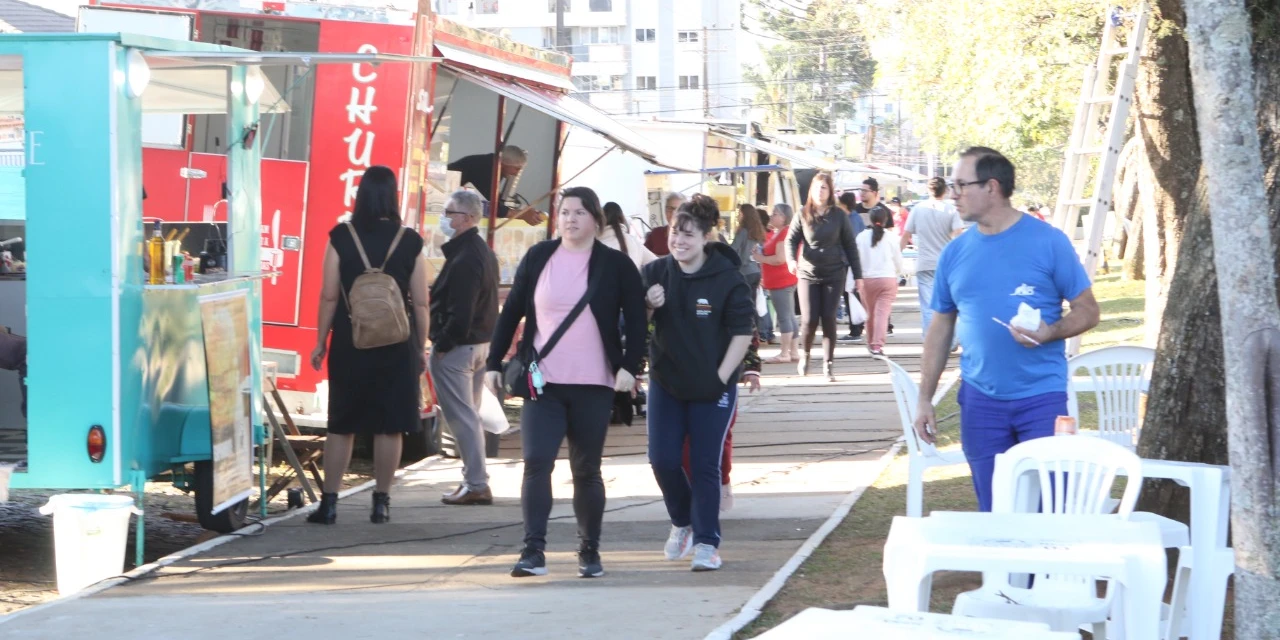 Feira Gastronômica movimenta a Praça Santo Antônio nesta sexta (10)