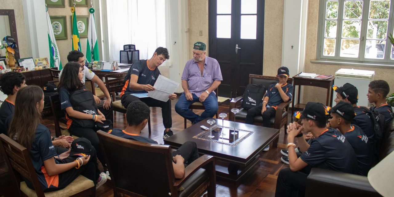 Canoagem de Tibagi recebe kit do programa Geração Olímpica do Paraná