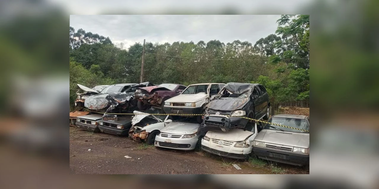 DER/PR vai leiloar 772 sucatas de veículos recolhidas em rodovias estaduais