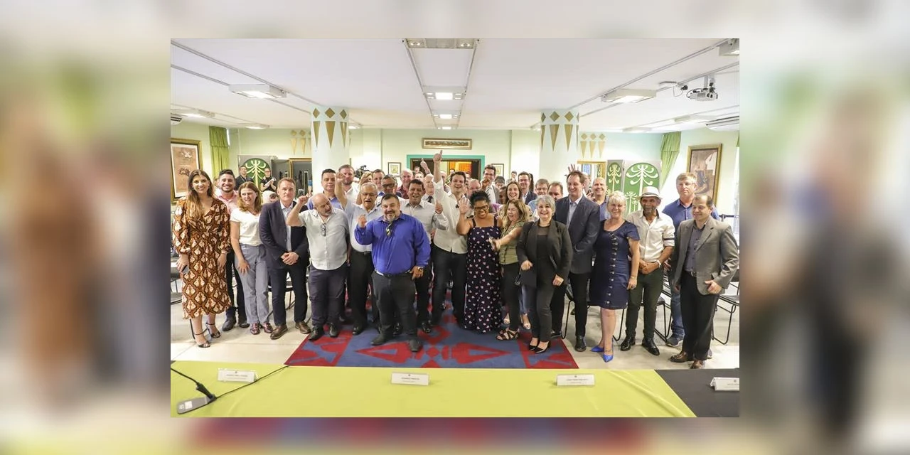 Eduardo Pimentel lança campanha de reconhecimento aos taxistas e incentivo ao uso do táxi