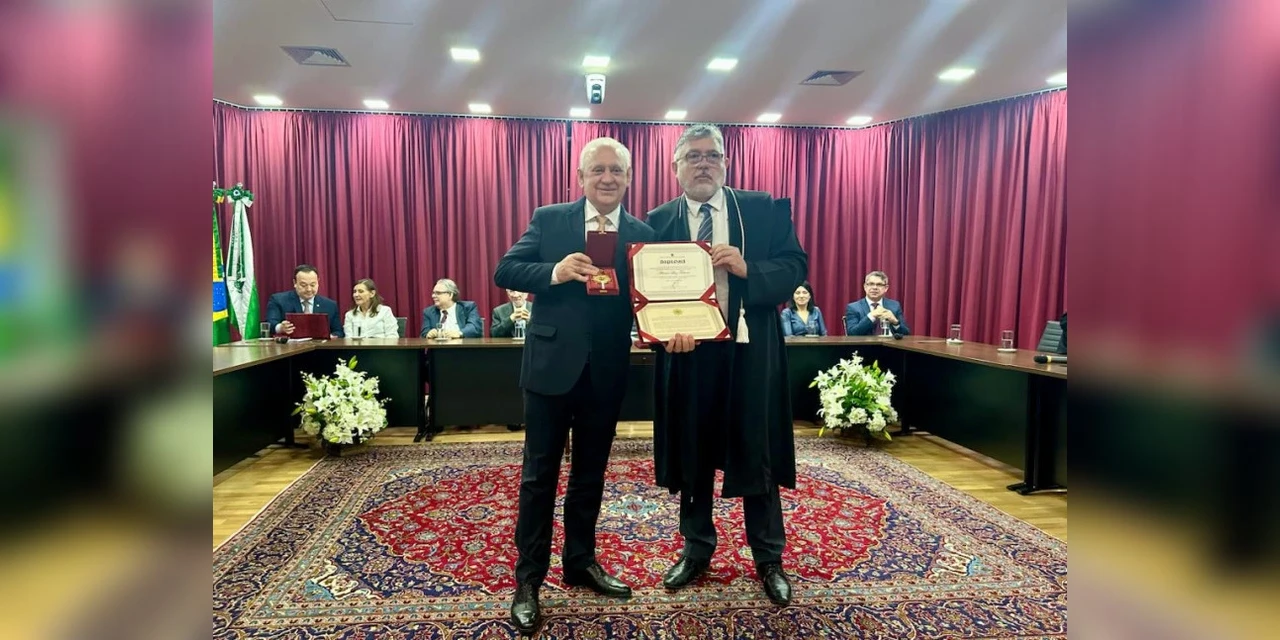 Presidente Ademar Traiano (PSD) recebe maior honraria do TRE-PR