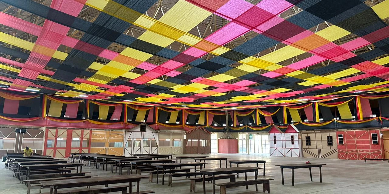 Confira fotos dos preparativos para 32ª Münchenfest no Centro de Eventos