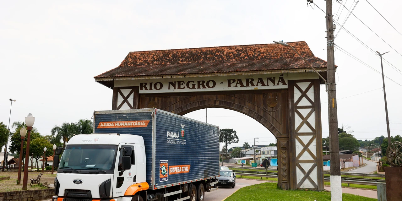 Campanha Juntos pelo Paraná entrega 64 mil itens a moradores afetados por chuvas