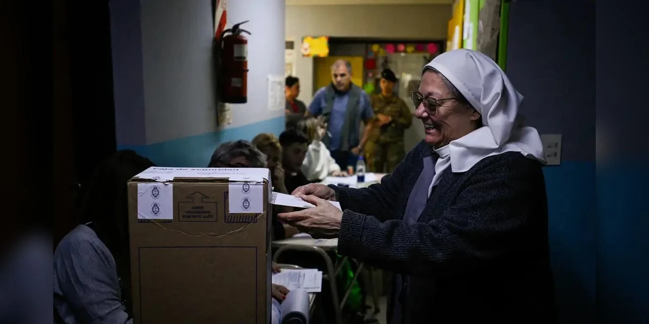 Argentinos começam a votar no segundo turno das eleições