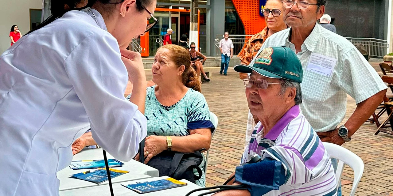 Saúde promove ações em alusão ao Novembro Azul no calçadão de Londrina