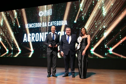 Castrolanda recebe prêmio de Destaque do Agronegócio dos Líderes Regionais
