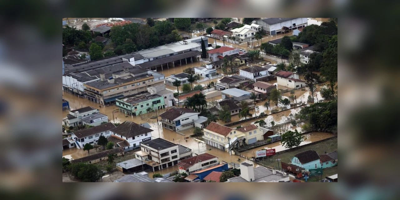 Décio e Ana Paula Lima acompanham ministro Waldez Góes em comitiva do governo Lula em SC