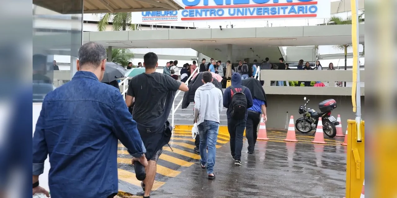Prova do Enade será aplicada a partir das 13h30; portões fecham às 13h