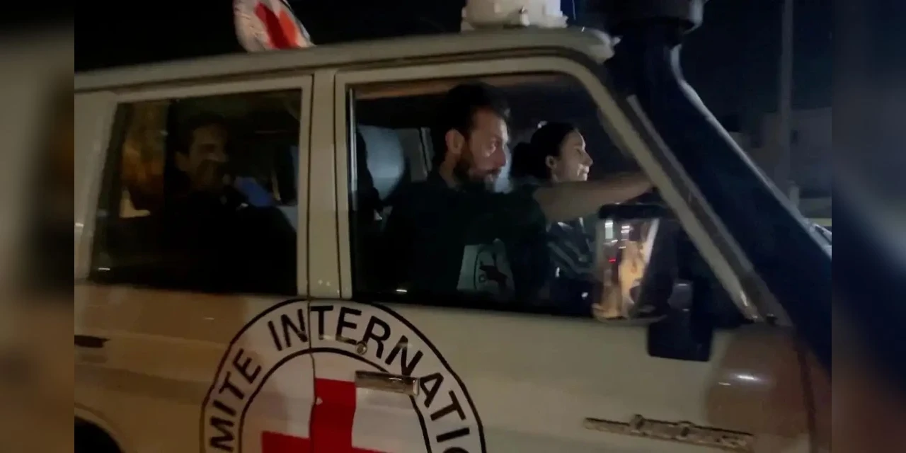 Terceira troca liberta 17 reféns, e lista indica 39 palestinos soltos