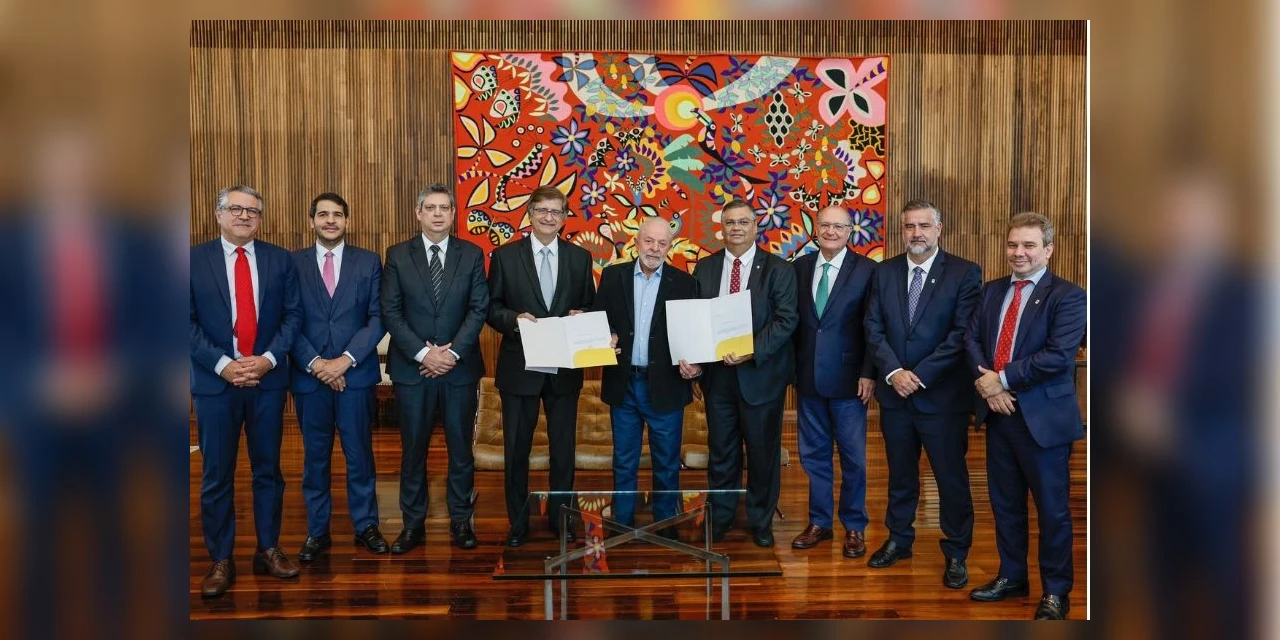 Lula anuncia indicação de Flávio Dino como ministro do STF