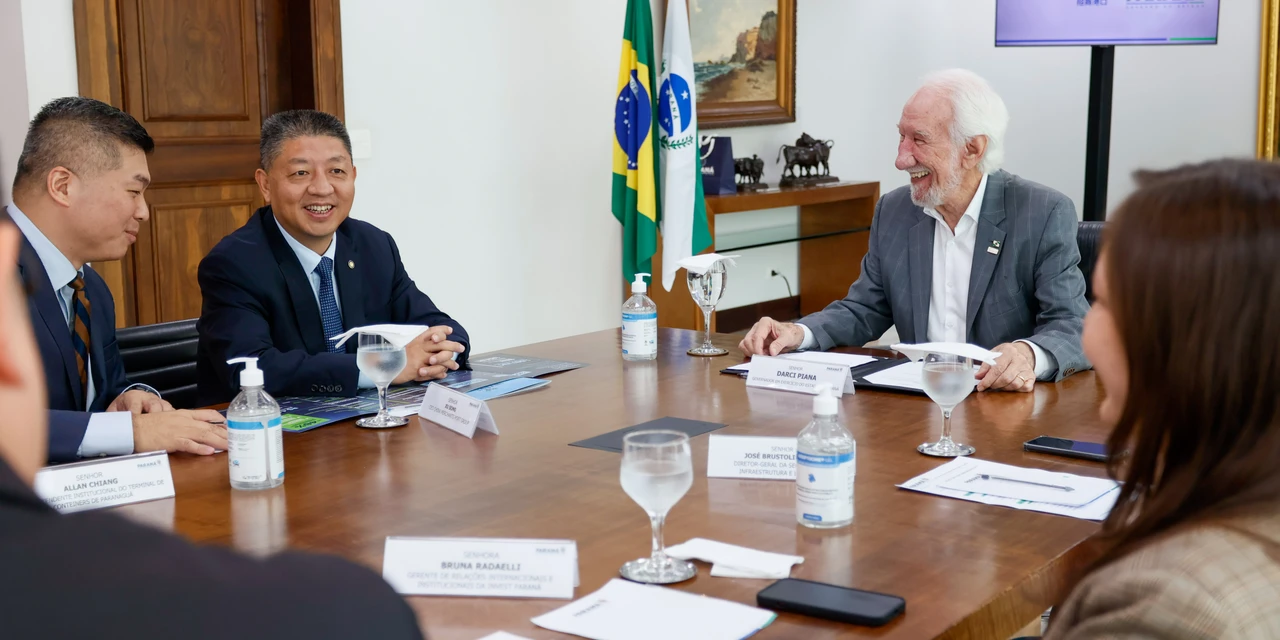 Piana apresenta macroprojetos de infraestrutura do Paraná a grupo chinês