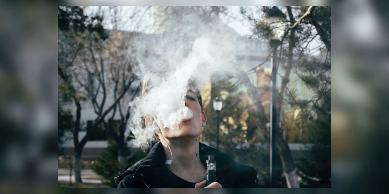 Vereadores de Curitiba votam projeto de proibição ao fumo de cigarro eletrônico em ambientes fechados