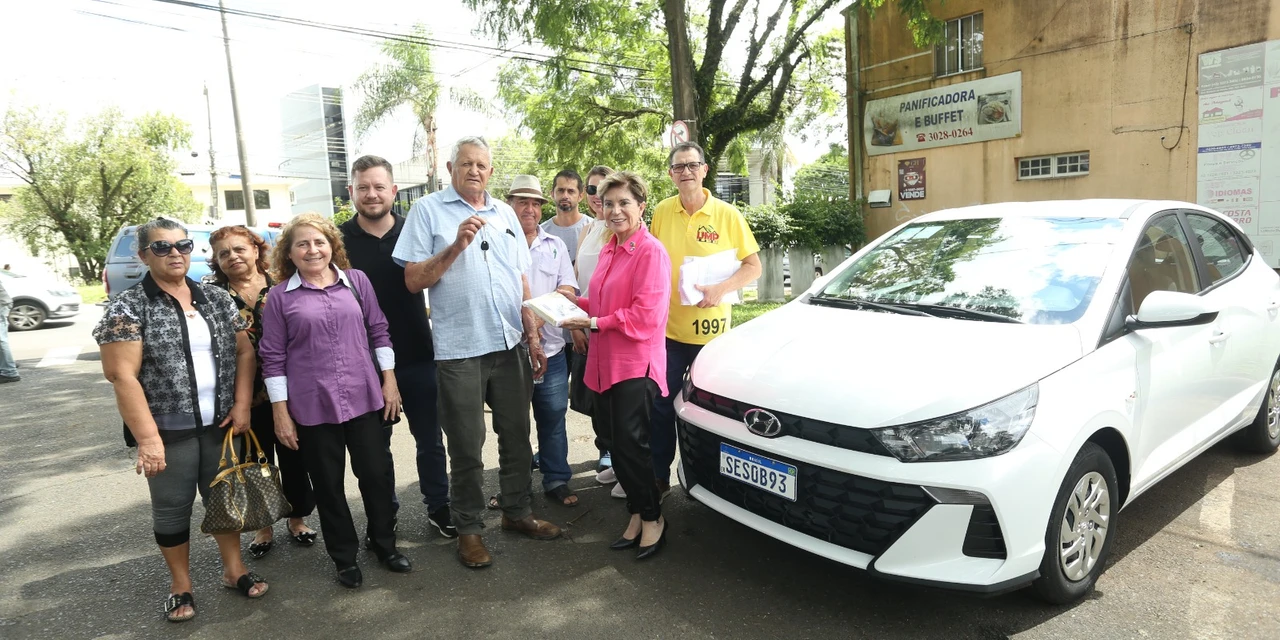 Associação de agricultores de Itaiacoca recebe veículo 0 km destinado por Gleisi Hoffmann