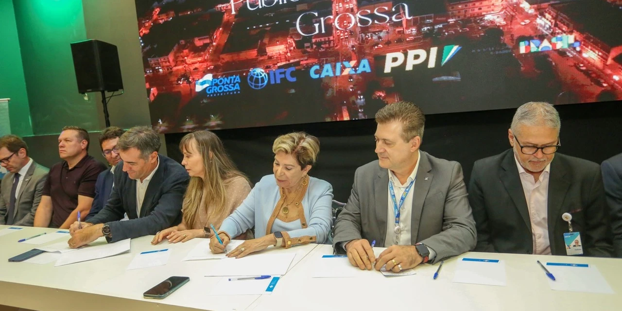 Prefeitura assina primeiro contrato de Parceria Público-Privada para concessão da iluminação pública de Ponta Grossa