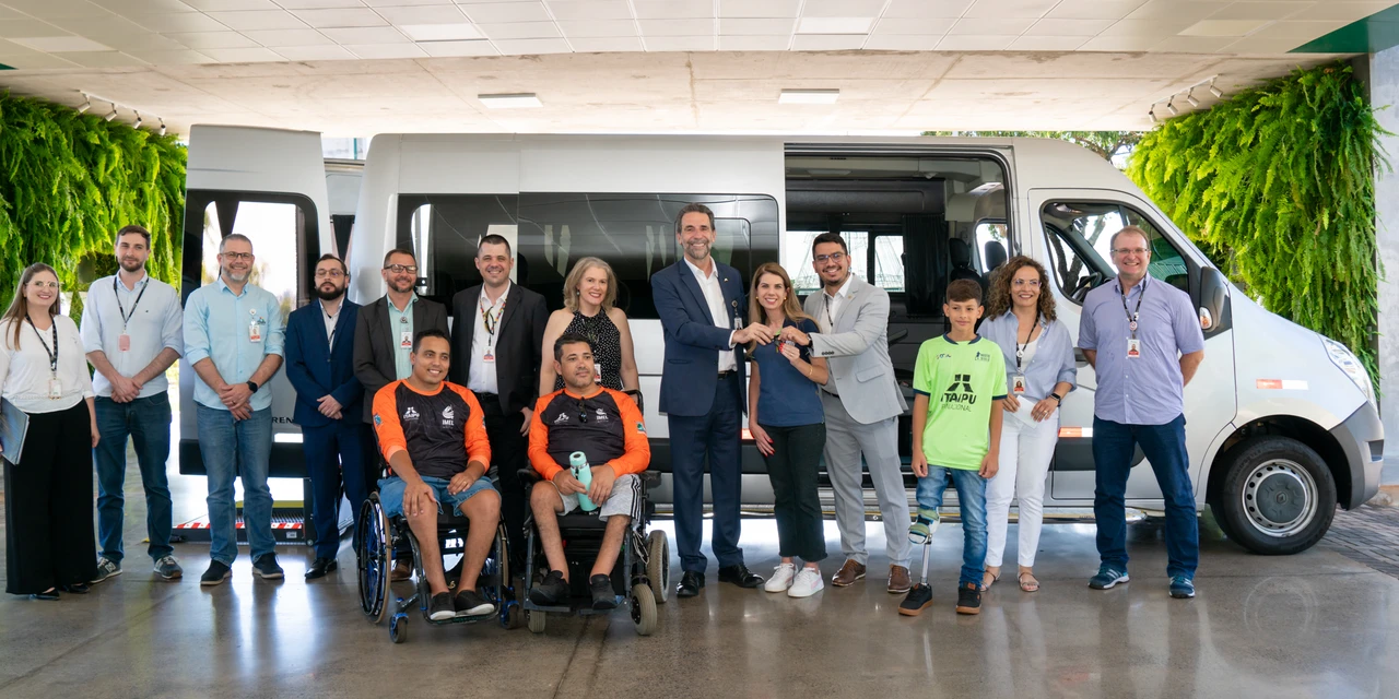 Itaipu doa van adaptada ao projeto social Maestro da Bola