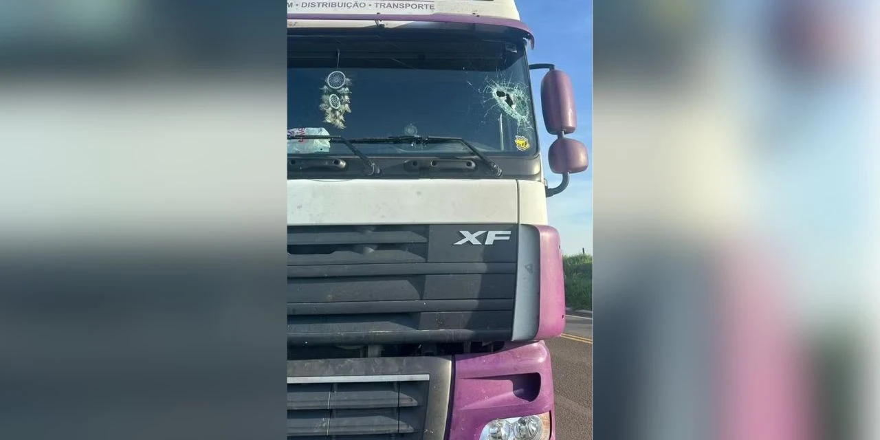 Peça se solta de caminhão e mata motorista de carreta na BR-376