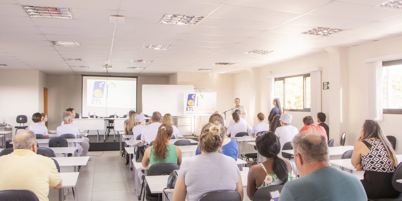 UEPG forma 12ª turma de mestres queijeiros pela ETL-Queijos