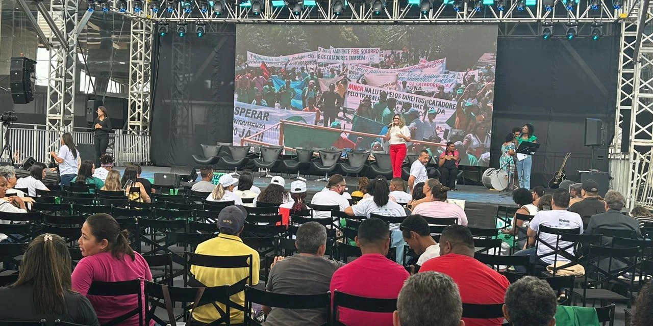 Itaipu recebe selo Amigos dos Catadores e Catadoras