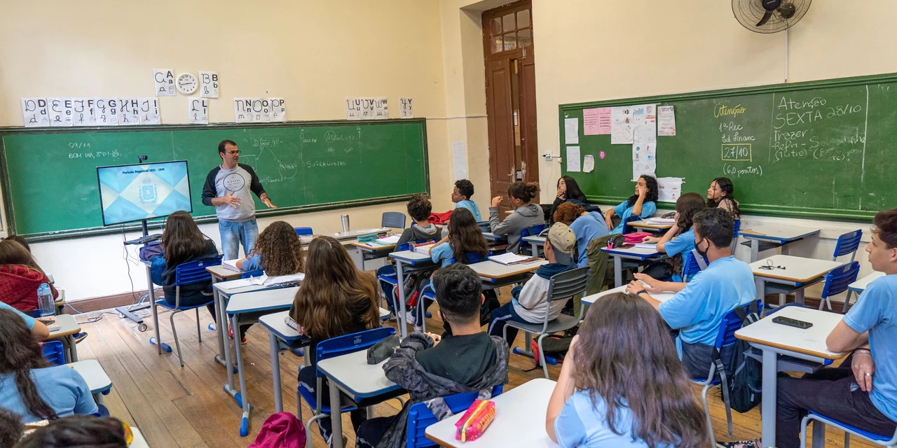 Governador nomeia 1.180 novos professores para a rede estadual de educação