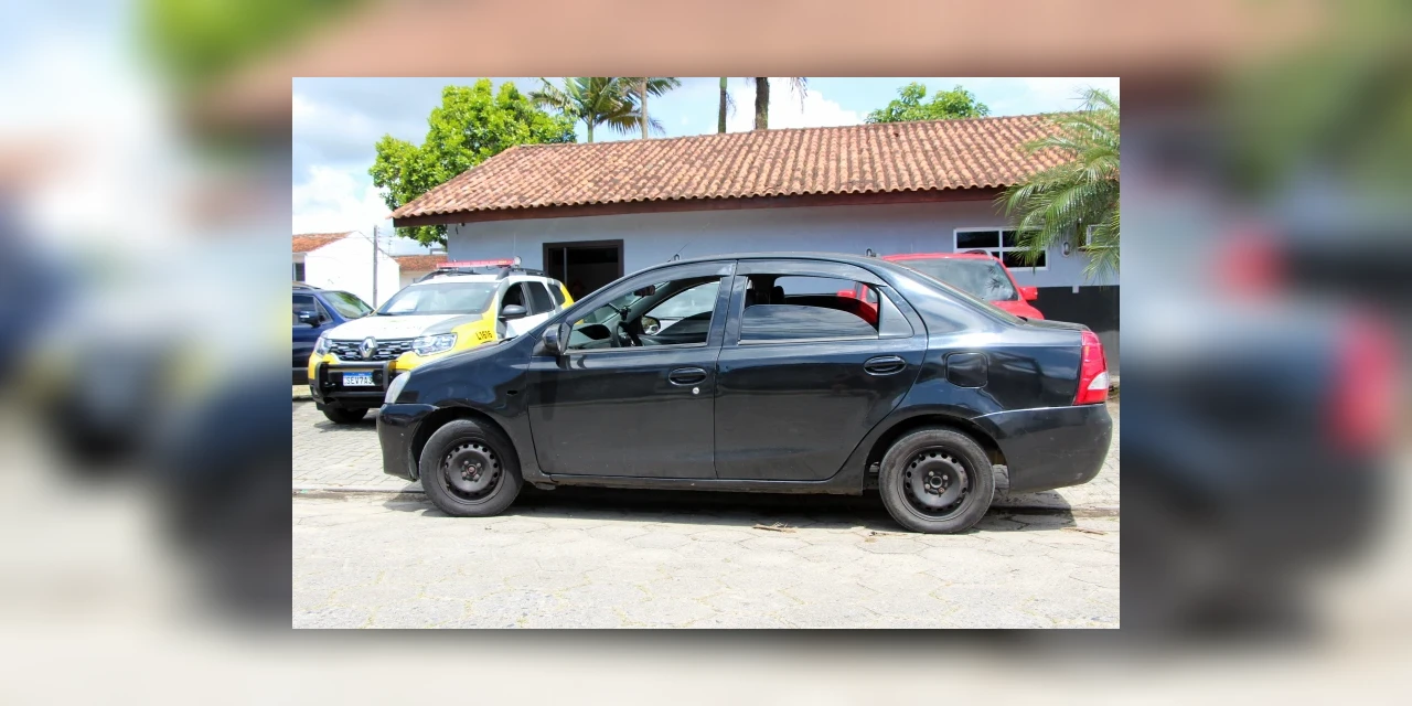 Policiais Militares em Pontal do Paraná recuperam veículo roubado em Curitiba no Natal de 2022