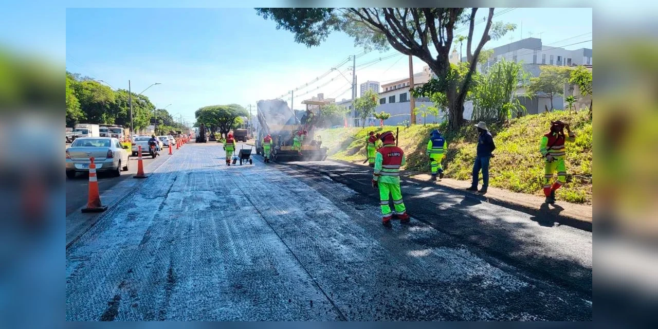 Prefeitura inicia o terceiro trecho de recape na Avenida Dez de Dezembro