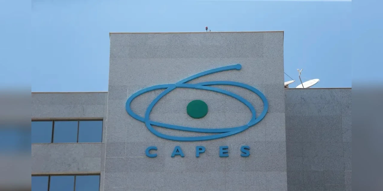 Capes antecipa pagamento das bolsas de pós-graduação