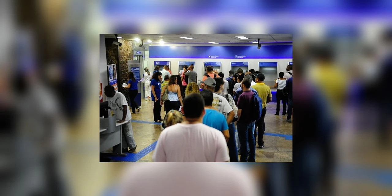 Trabalhadores podem sacar abono salarial do PIS/Pasep até quinta-feira