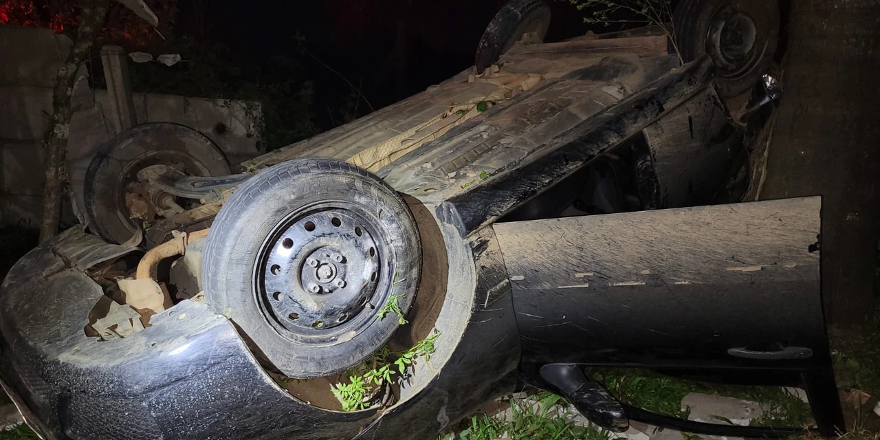 Homem fica ferido após veículo capotar em PG