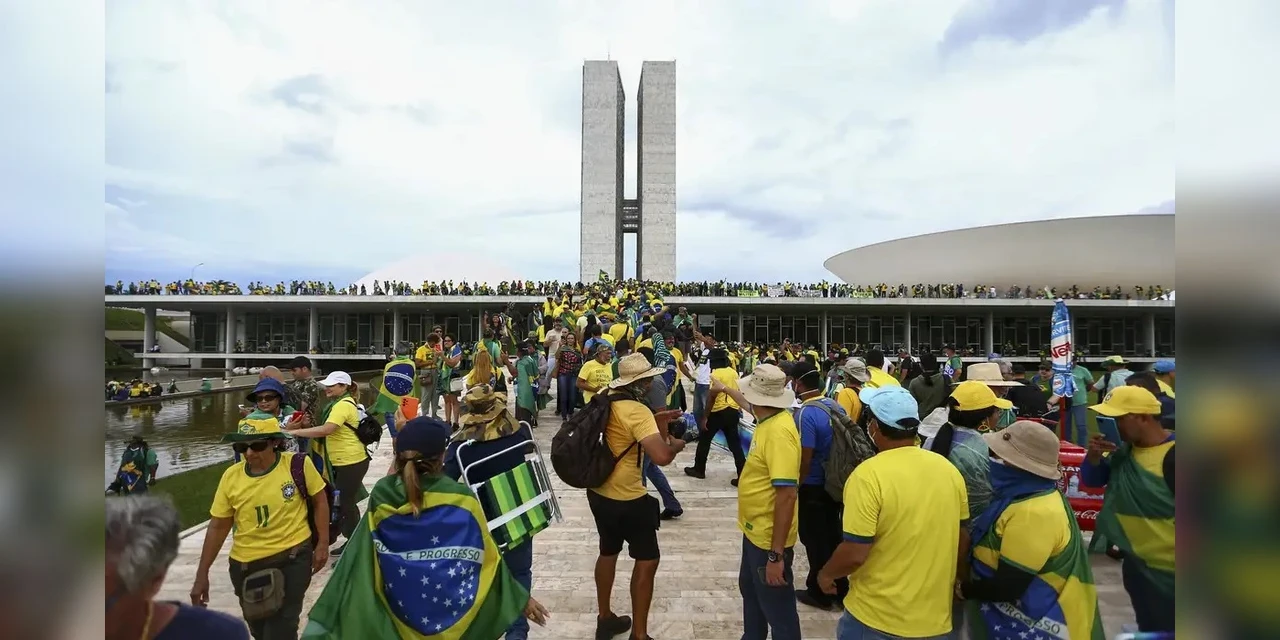 Câmara inaugura exposição para marcar um ano dos ataques de 8/1