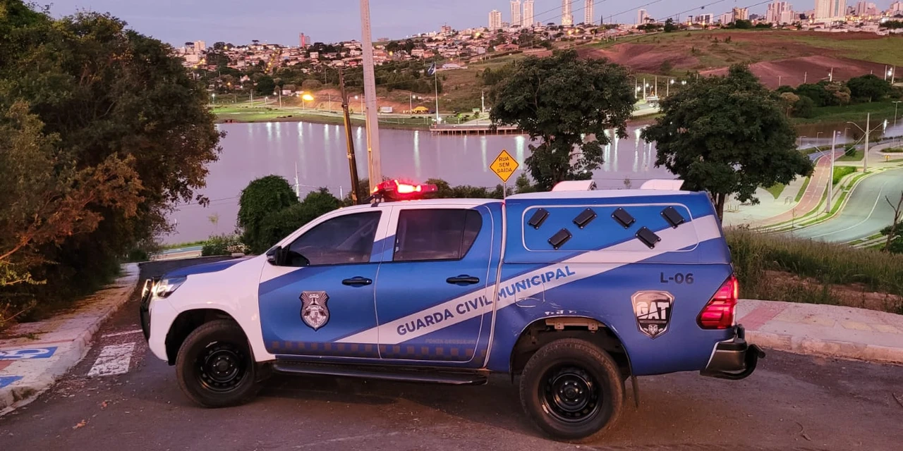 Em processo de separação, mulher passa a noite fora e esfaqueia marido ao chegar em casa
