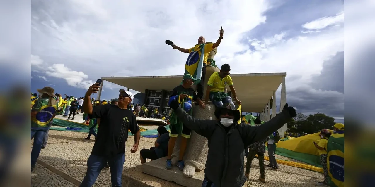 Um ano após tentativa de golpe, STF mantém 66 presos