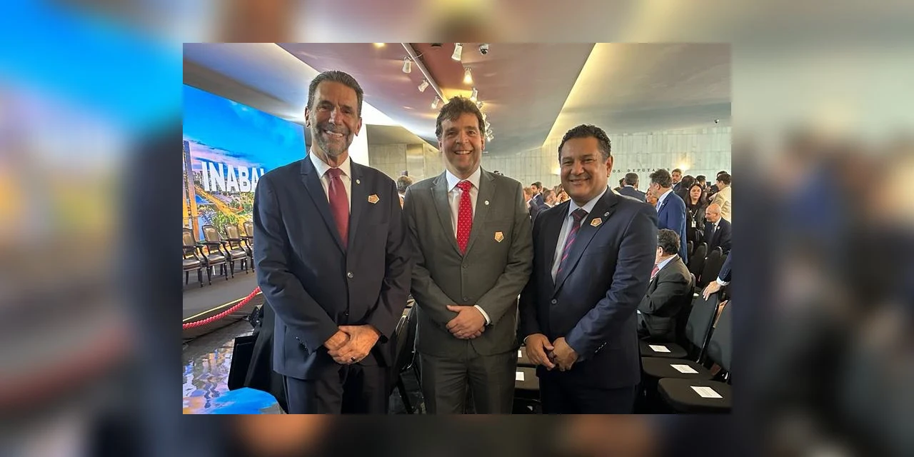 Enio Verri participa de evento em lembrança à tentativa de golpe em 8 de janeiro