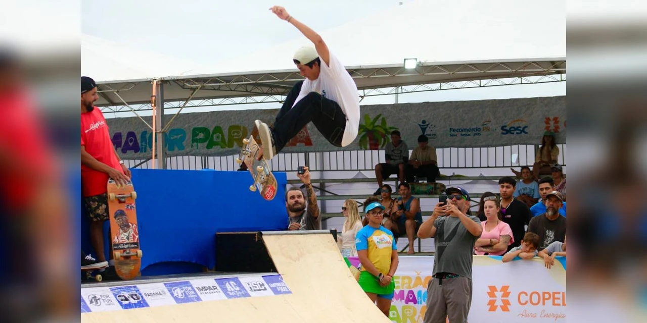 Veranistas do Litoral curtem manobras radicais de campeões nacionais do skate