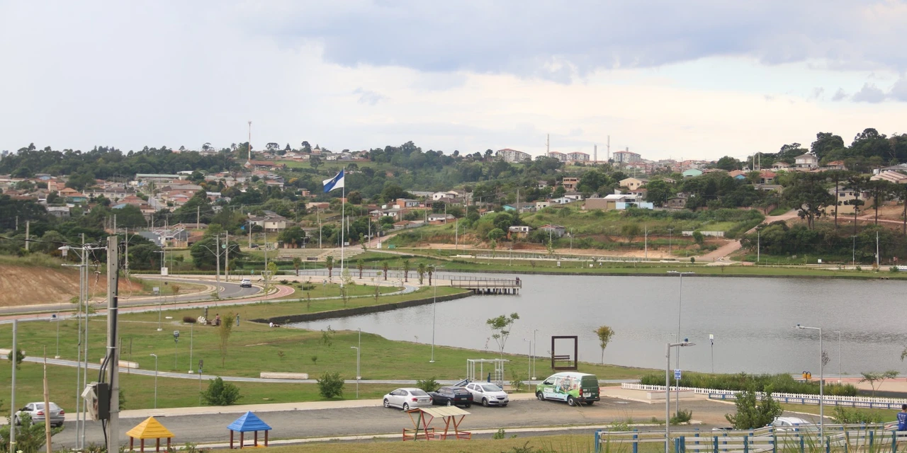 Mais de 800 kg de resíduos são retirados do Lago de Olarias
