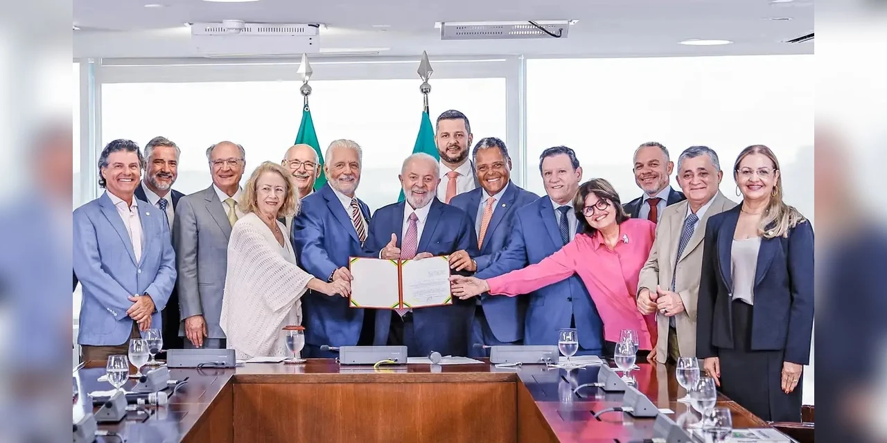 Lula sanciona lei que define revisão de pagamento de serviços do SUS