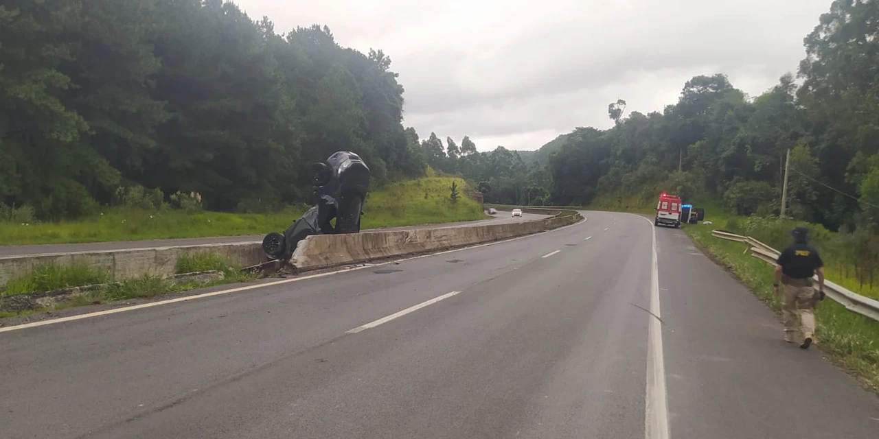 Acidente na BR-376, em Tibagi, termina com duas pessoas feridas