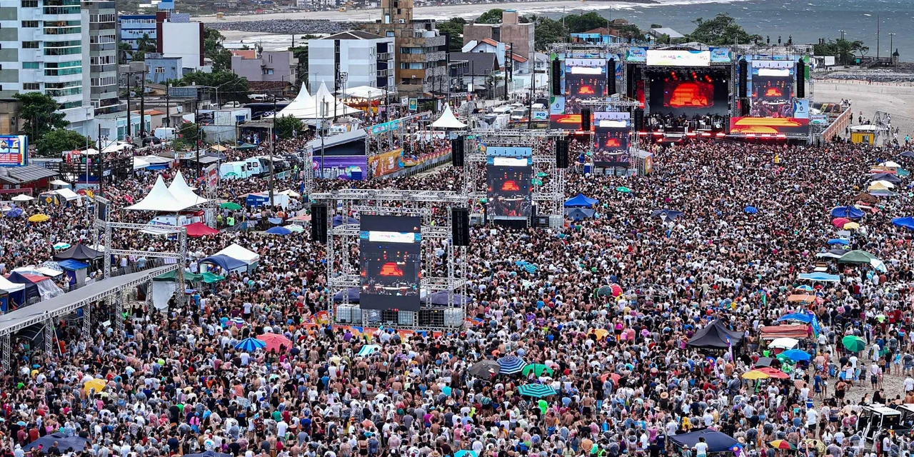Segunda semana de shows nas praias termina com muito sertanejo para 110 mil pessoas