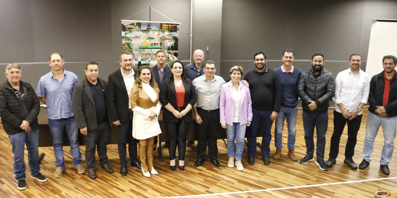 Prefeitos da AMCG recebem convite para o Encontro de Municípios Paranaenses