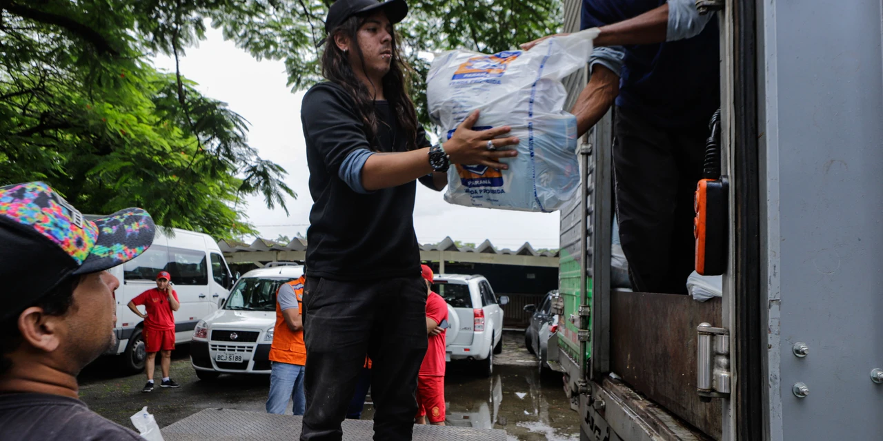 Defesa Civil envia caminhões com mantimentos para Matinhos e Pontal do Paraná