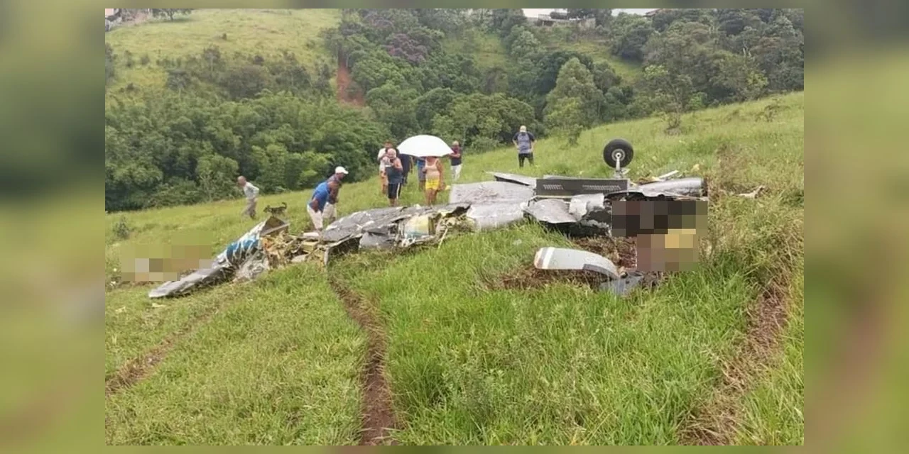Avião cai em Minas Gerais e deixa sete mortos