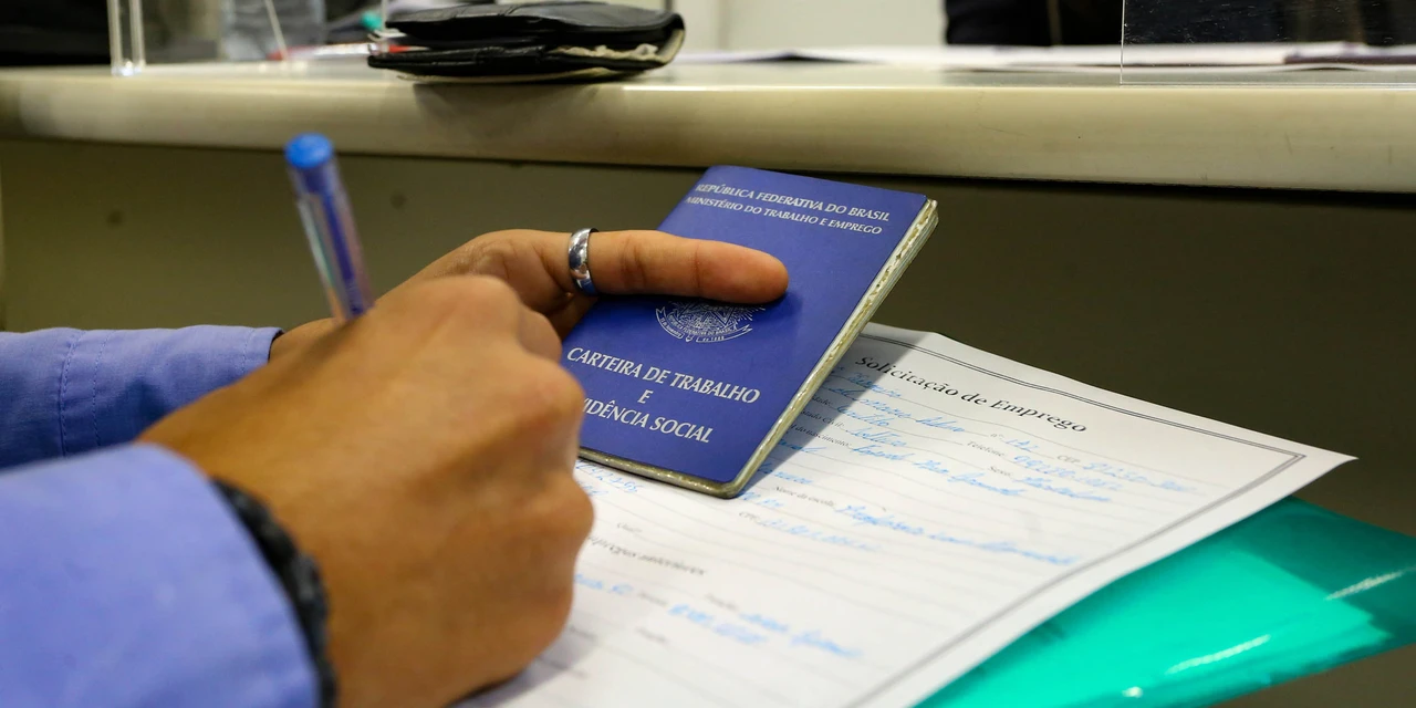 Agências do Trabalhador do Paraná iniciam semana com 18,9 mil vagas disponíveis