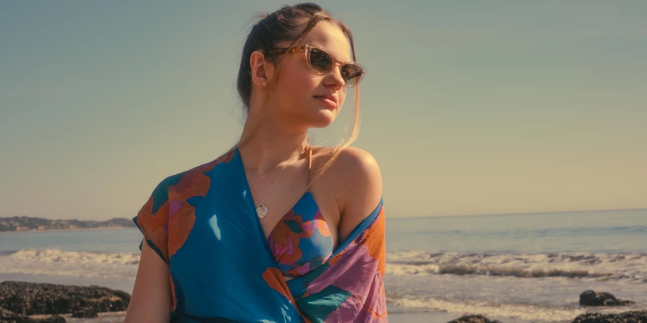 Giovanna Barbiero lança “SINCERA”, primeiro single do EP gravado em Los Angeles, com videoclipe estrelado na praia de Malibu