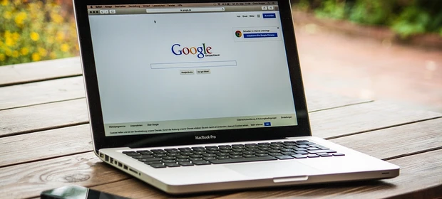 Coluna Marcando História: 'Está na internet, está liberado? Posso usar qualquer imagem e vídeo que esteja online?', por Andreza Baroni