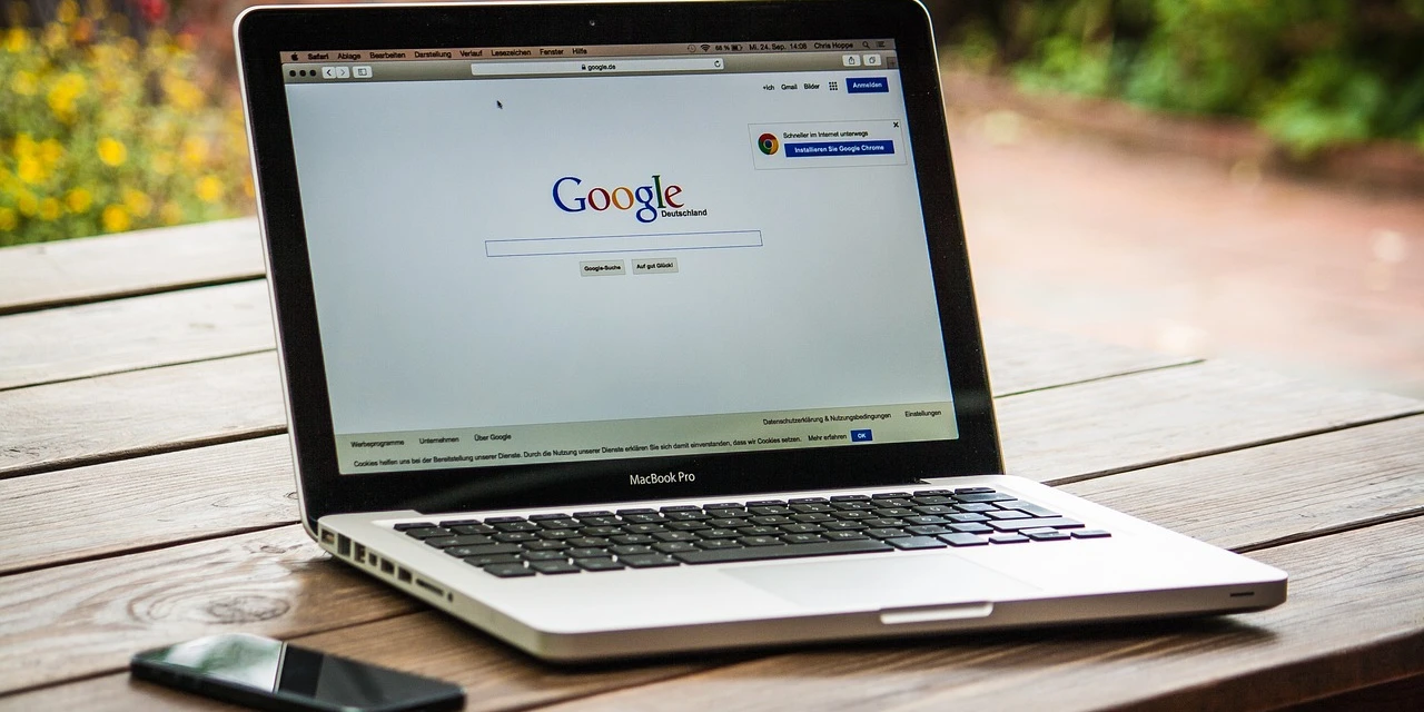 Coluna Marcando História: 'Está na internet, está liberado? Posso usar qualquer imagem e vídeo que esteja online?', por Andreza Baroni