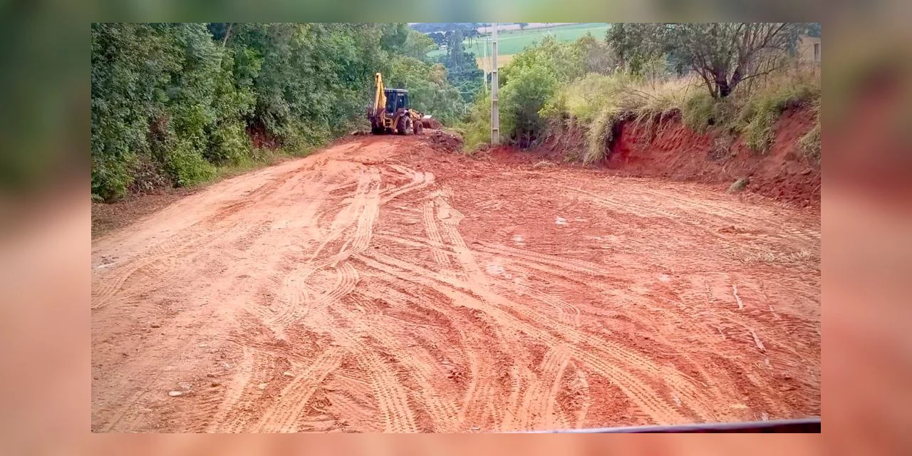 Programa Caminhos do Agro recupera trecho de estrada destruída pelas fortes chuvas em PG
